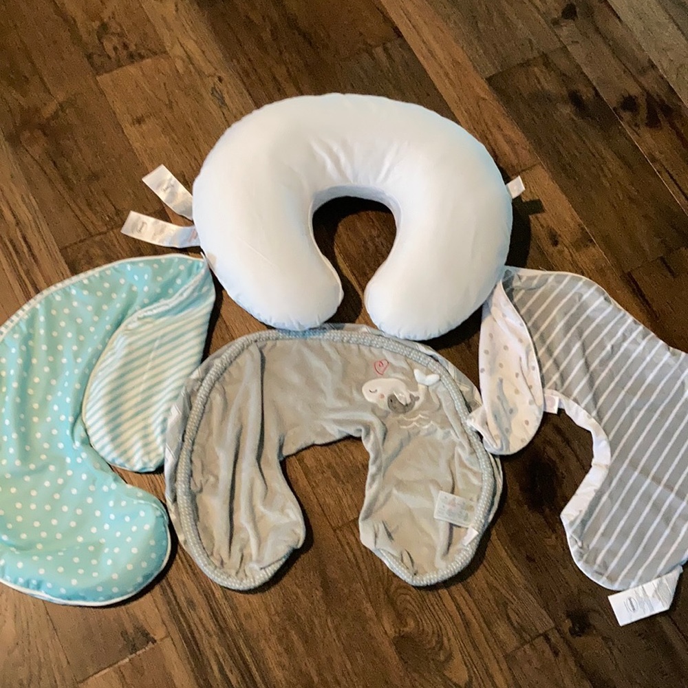 Original hoppy pillow w/ four covers, gently used